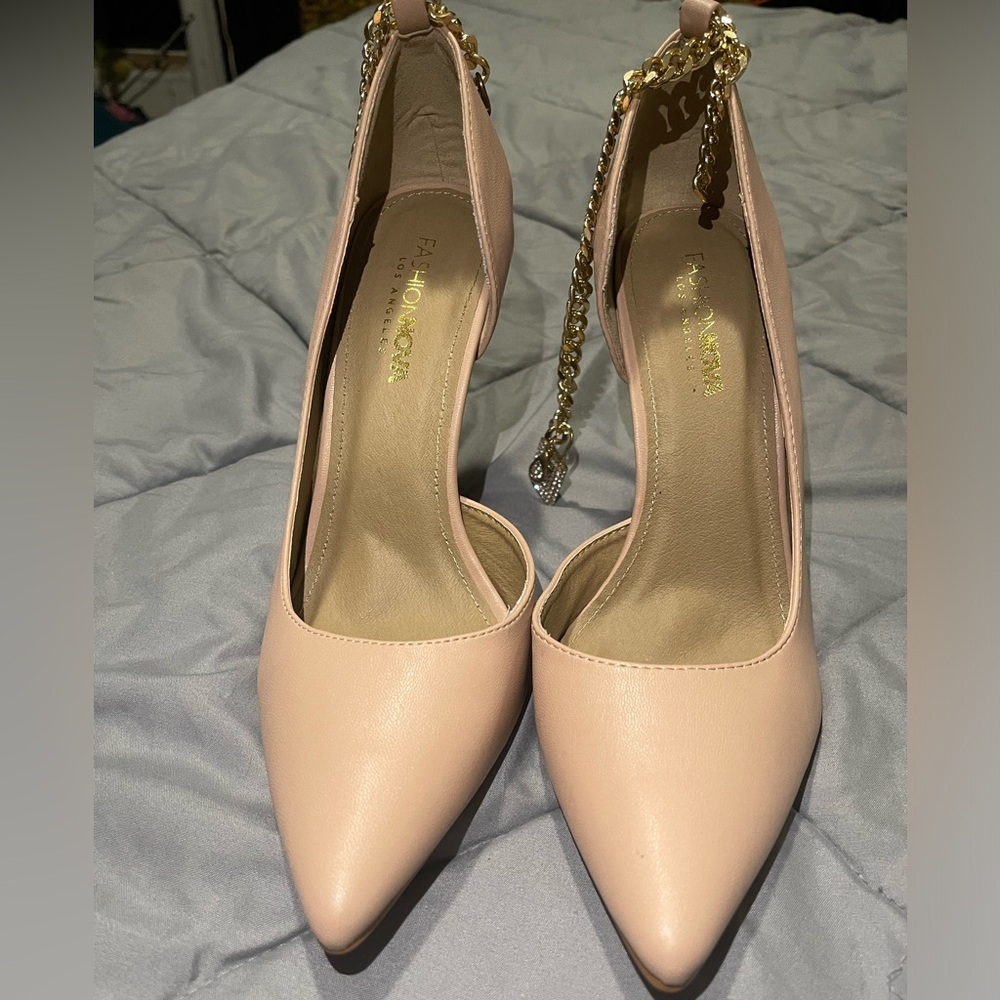 Fashion nova size 10 nude pumps new